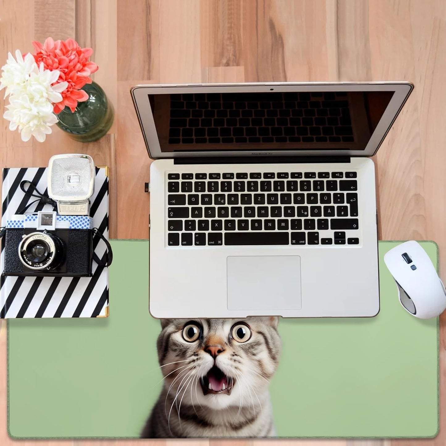 Large Mouse Pad A Surprised Cat Gaming Desk Pad Computer Keyboard Non-Slip Waterproof Mouse Mat with Rubber Base and Stitched Edges Entertainment Office Writing Desk Mat 35.4 x 15.7 Inches