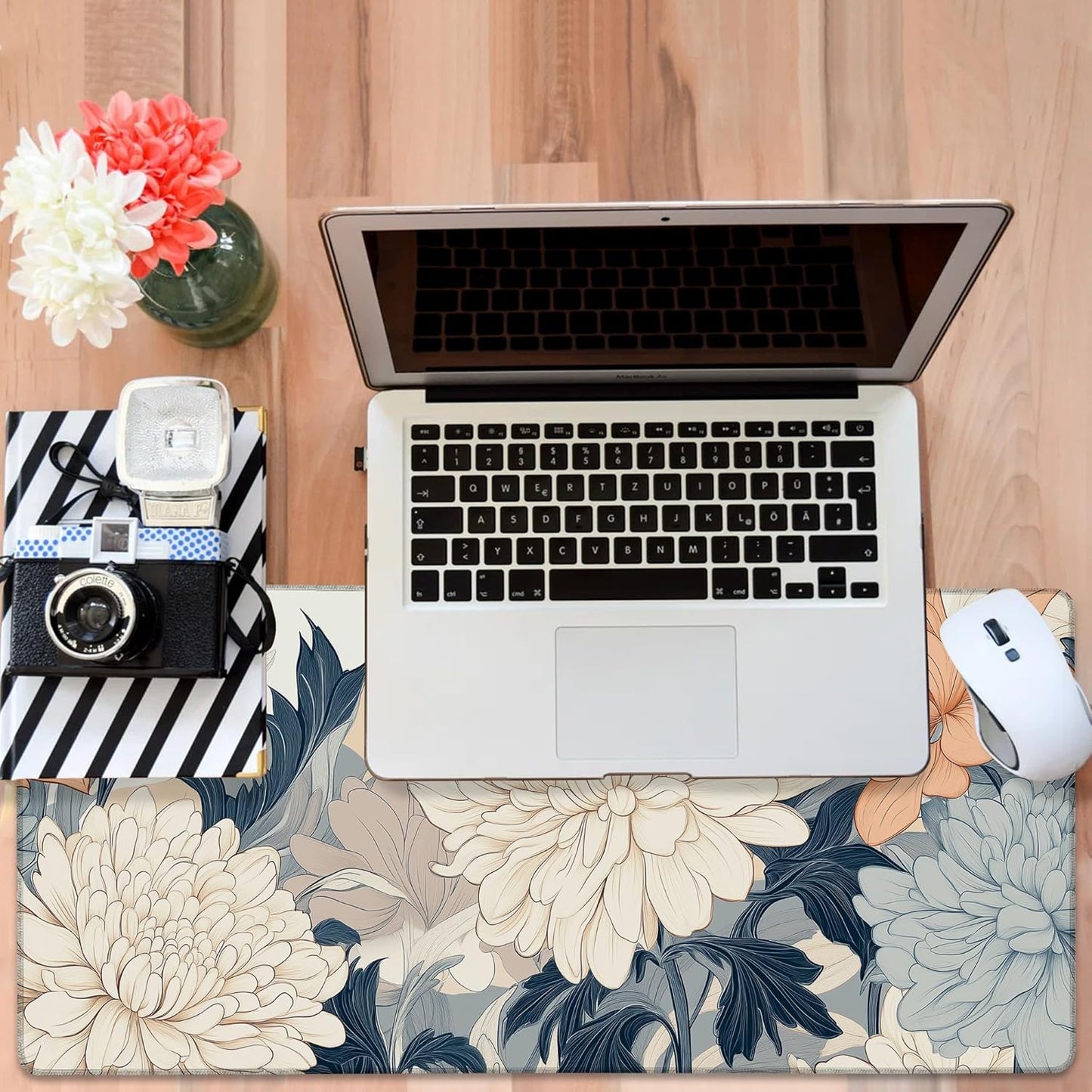 Beautiful Chrysanthemum Gaming Mouse Pad 3mm Thick Stitched Edge Waterproof Non-slip Large Computer Keyboard Mouse Mat,Suitable for Office Entertainment Decorative Desk Pad 35.4 x 15.7 Inches