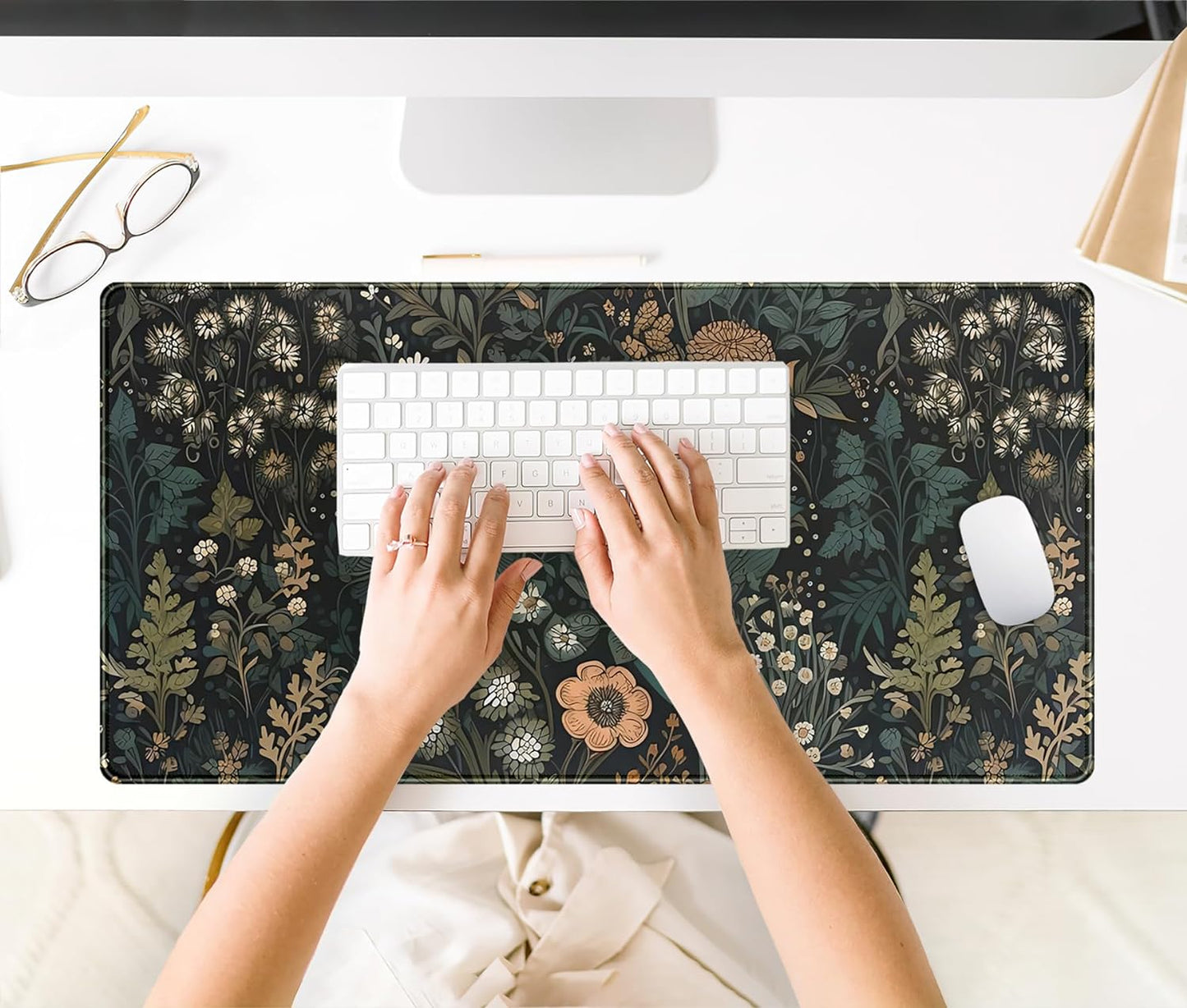 Dark Flower Desk Mat Floral Plants Mouse Pad, Aesthetic Wildflowers Large Gaming Mousepad Desk Pad, XXL Keyboard Mouse Mat Full Desktop Mat Women Office Desk Accessories Cover Mat 31.5"x15.75"