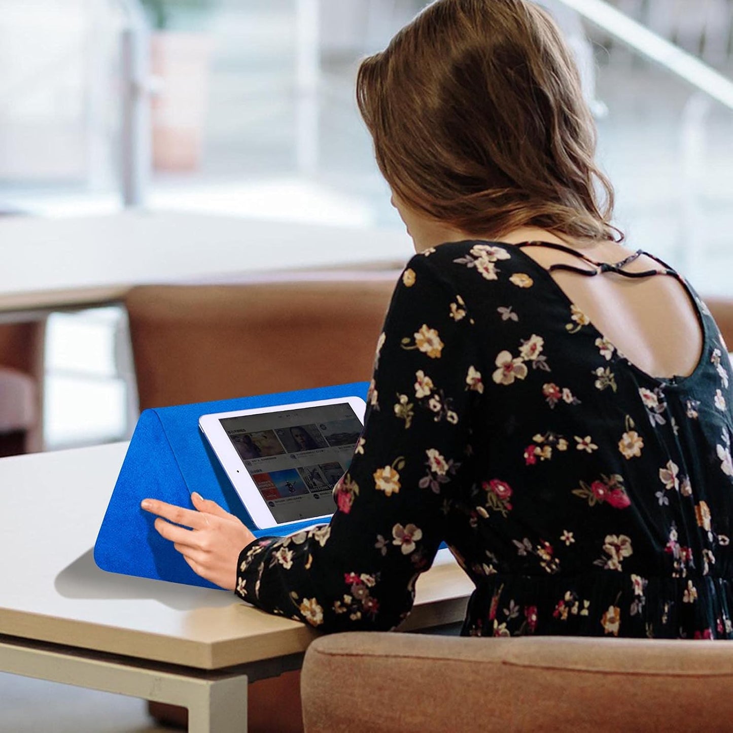 Soft Blues Electrical Blue Pillow Stand with Pocket - Lazy Holder for Bed Sofa with Adjustable Viewing Angle - Compatible with iPads Tablets eReaders Smartphones Books Magazines
