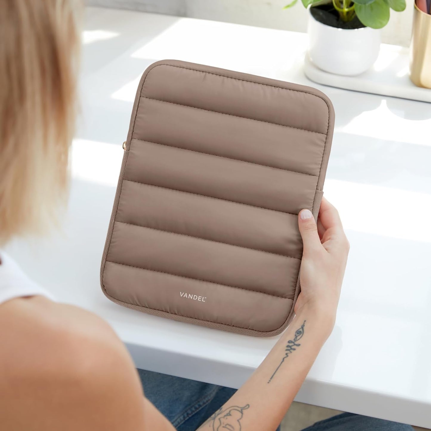 Vandel - The Original Puffy iPad Sleeve 9-11 Inch Tablet Sleeve, Brown i Pad Case for Women and Men, Cute iPad Air Pouch, 9 10 Inch, 11 Inch Bag