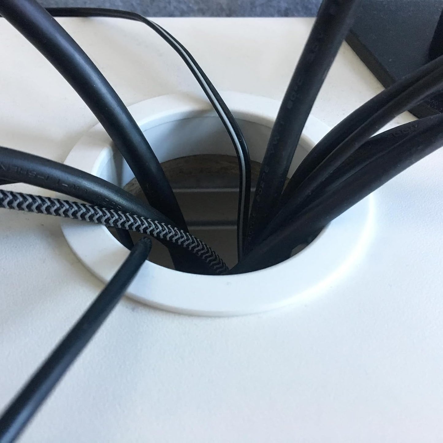 uxcell Cable Hole Cover, 2.4Inch/60mm Zinc Alloy Desk Wire Cord Cable Grommets Hole Cover for Office PC Desk Cable Cord Organizer, 4Pcs Black