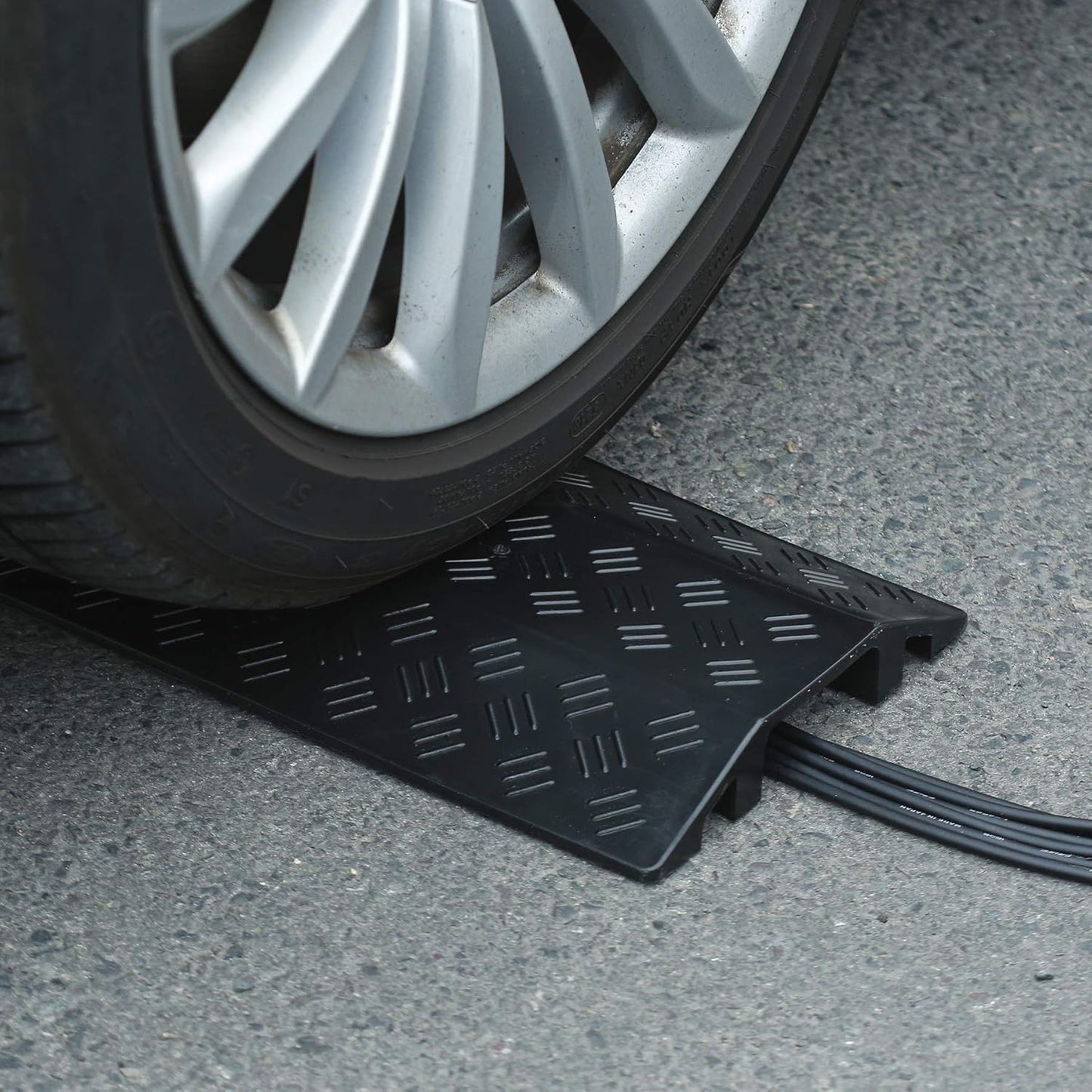 Medium 1 Piece - Floor Cord Cover Cord Protector Drop Over Drop Trak Cable Ramp for Office Warehouse - Black