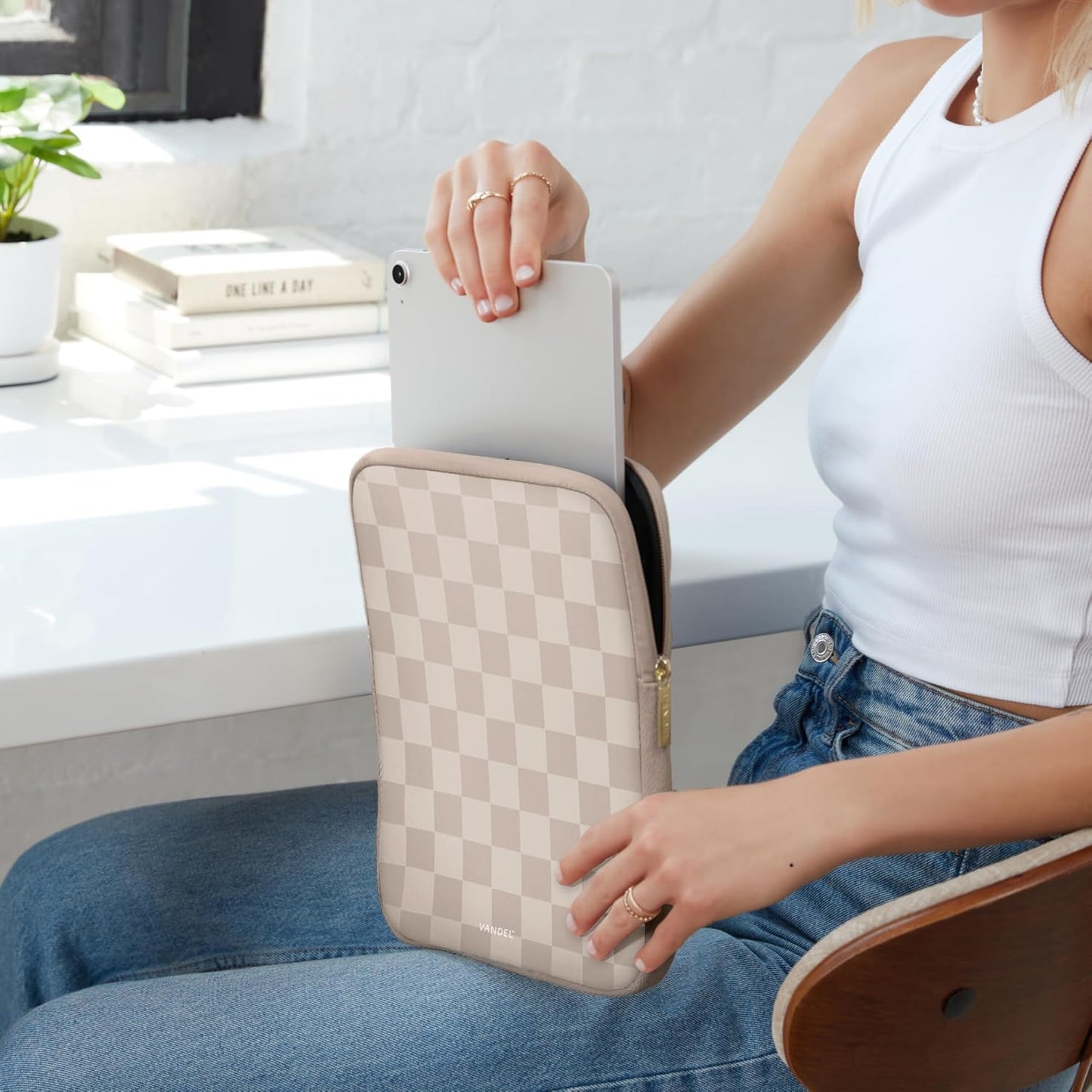 Vandel 9-11 Inch Tablet Sleeve, iPad Sleeve 11 inch Travel Pouch, Fits iPad Pro 11 Inch M4/ 10th Generation 10.9, 9/8th Gen 10.2/ Air 11" 5/4/3 10.9"/10.5", Pro 11 M2, Tab S8/S9