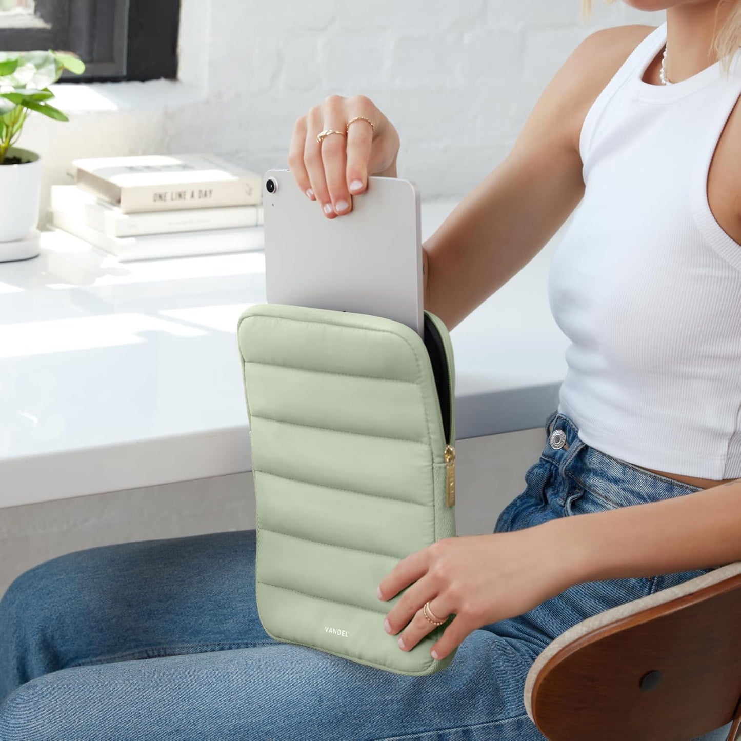 Vandel - The Original Puffy iPad Sleeve 9-11 Inch Tablet Sleeve, Green i Pad Case for Women and Men, Cute iPad Air Pouch, 9 10 Inch, 11 Inch Bag