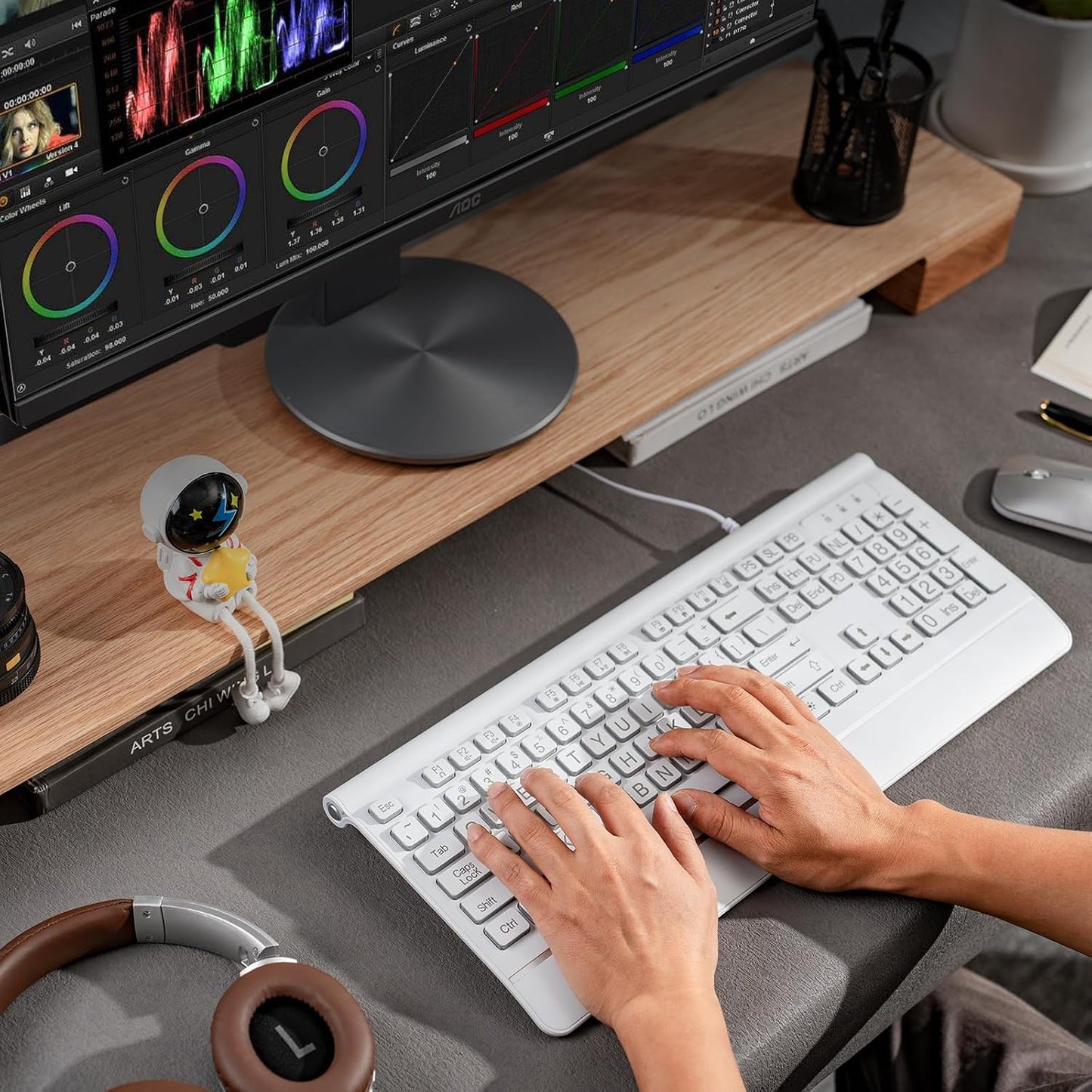 Large Print Backlit Computer Keyboard, USB Full Size Wired Keyboards with 7-Colors Backlight, Wrist Rest, Light Up Keyboard for Windows, PC, Laptop - Easy to See, Easy to Setup